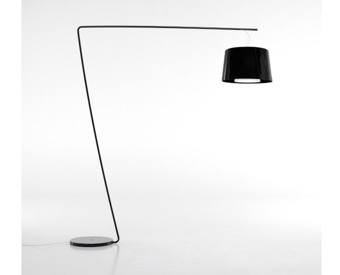 Lampa L001T / B zaprojektowana i wykonana przez Pedrali. Nowoczesny design, doskonały dodatek do domowych przestrzeni.