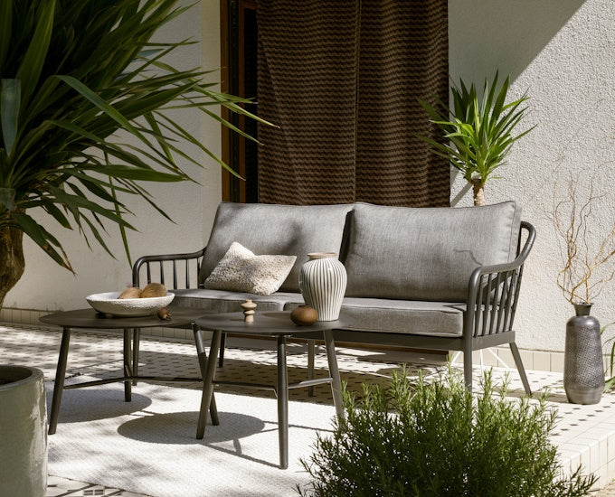 czarna sofa aluminiowa Lens