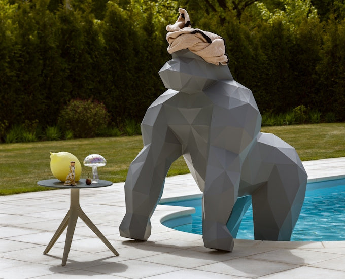 rzeźba ogrodowa goryl Saru