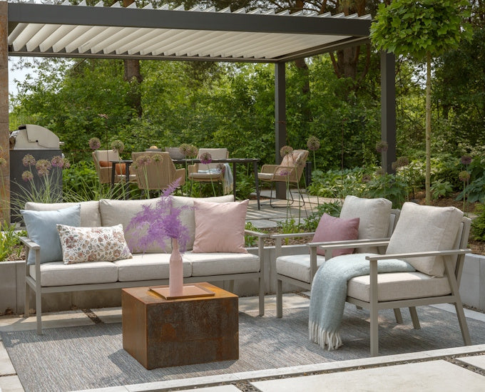 wysoka sofa Samvaro beżowa
