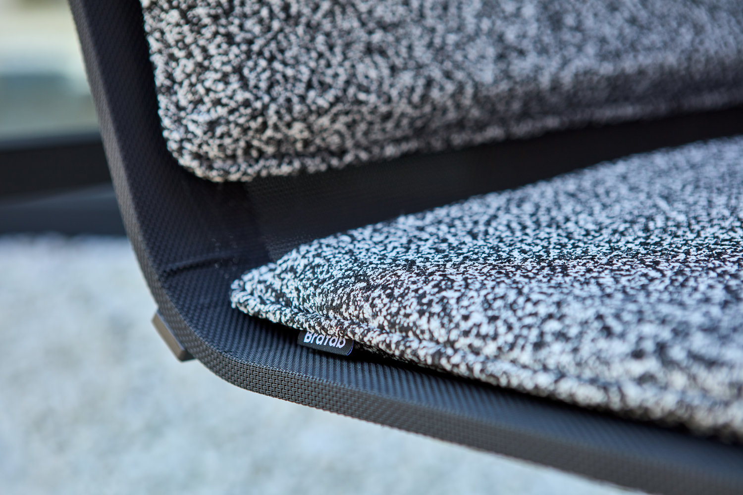 Minimalistyczny fotel na taras Soro