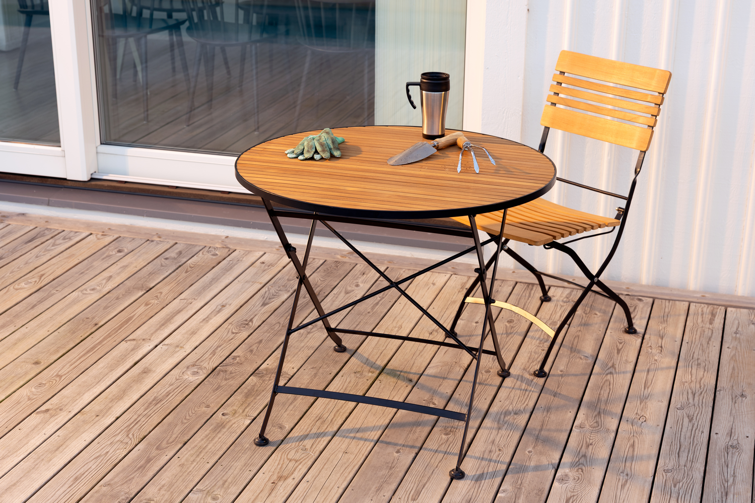 Składany stół ogrodowy okrągły Brewer z teakiem
