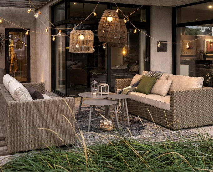 beżowe stoliki Vannes