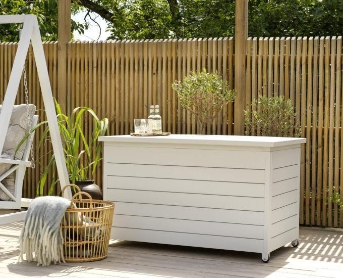 mała skrzynia aluminiowa biała