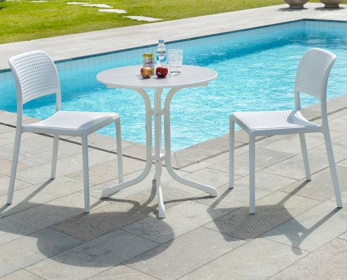 białe krzesło Bora