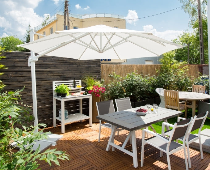 biały parasol Linz
