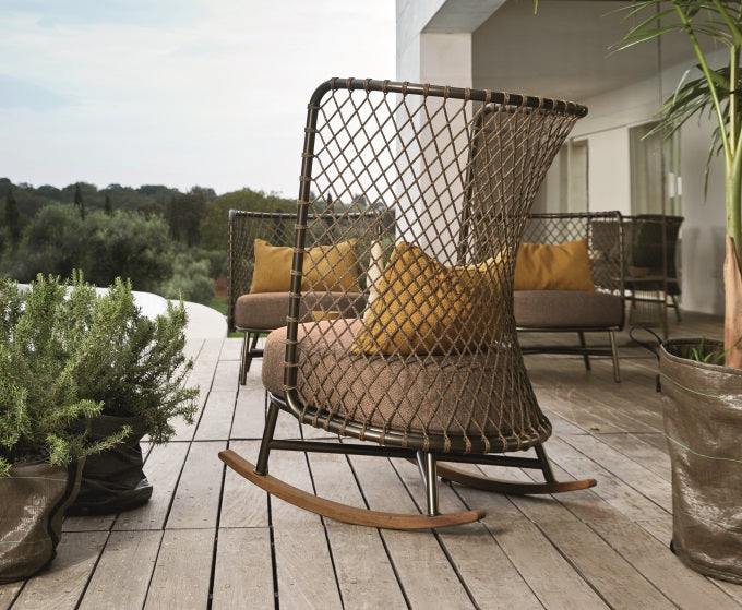 wysoki fotel bujany Charme 4385 bronze