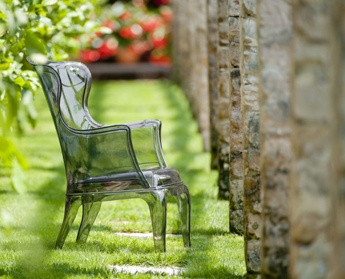 Fotel Pasha 660 w ogrodzie