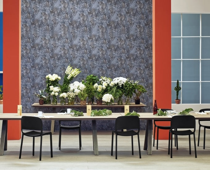 Krzesła Dome 260 na tarasie w kolorze czarnym