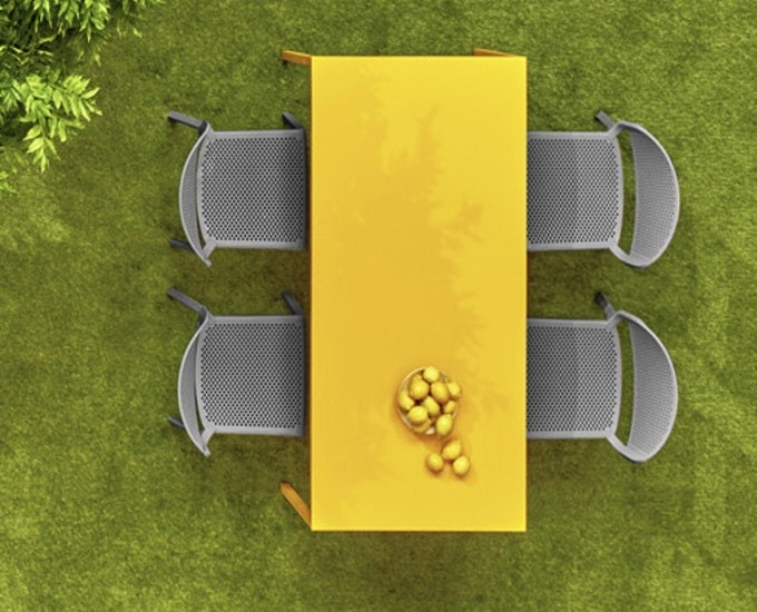 Krzesła Dome 261 w ogrodzie