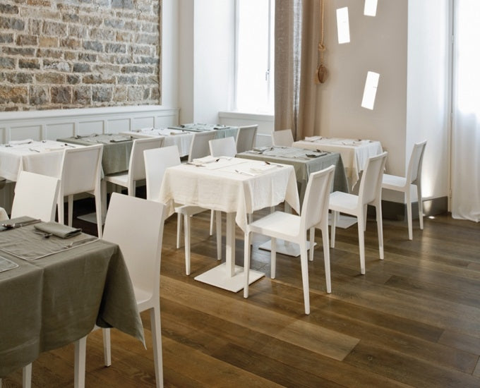 Krzesło drewniane Young 420 w kolorze baiłym