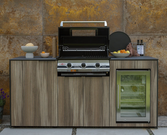 kuchnia ogrodowa z grillem i lodówką hpl drewno