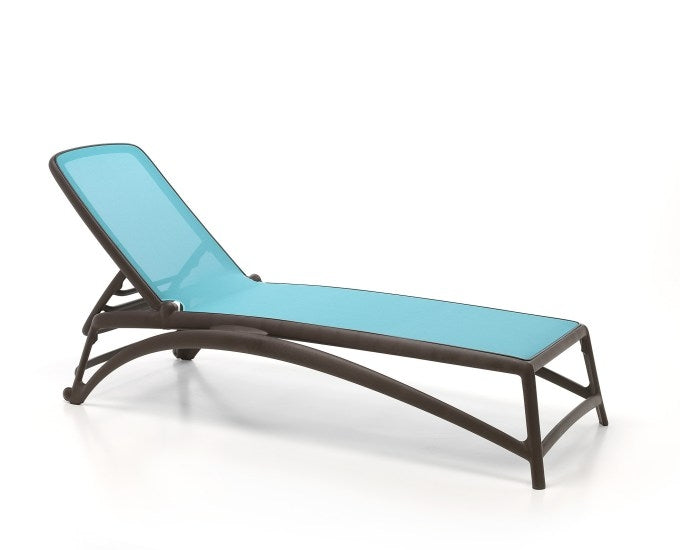 leżak brązowy plecionka niebieska