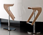 Obrotowe krzesło barowe Woody 495 dąb bielony