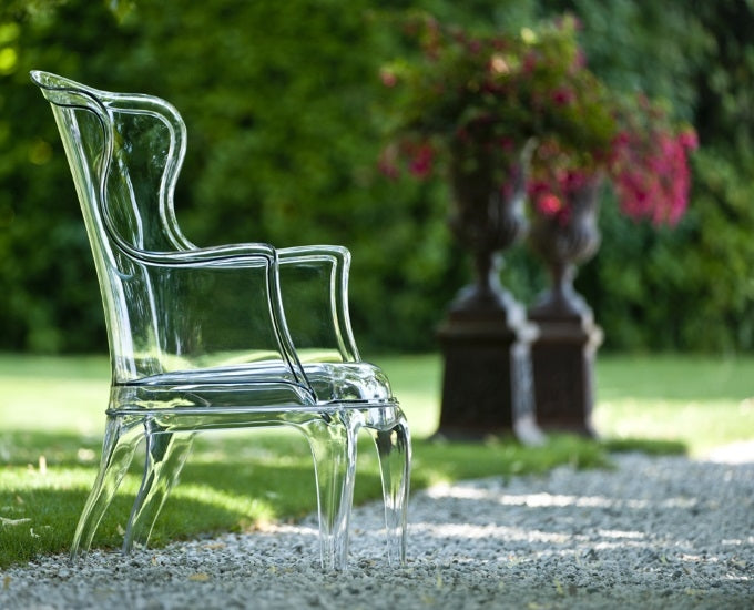 Fotel Pasha 660 w ogrodzie