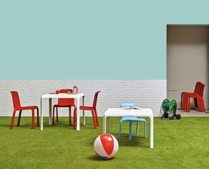 Krzesła Snow junior 303 w ogródku dziecięcym