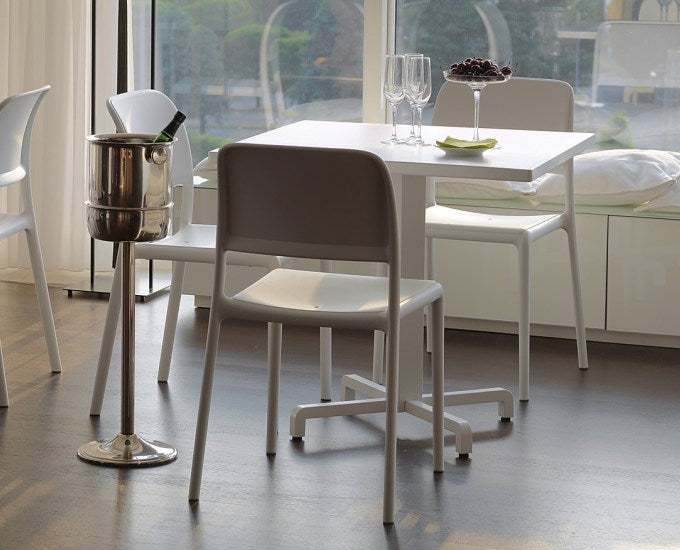 stoły fiore białe krzesła riva